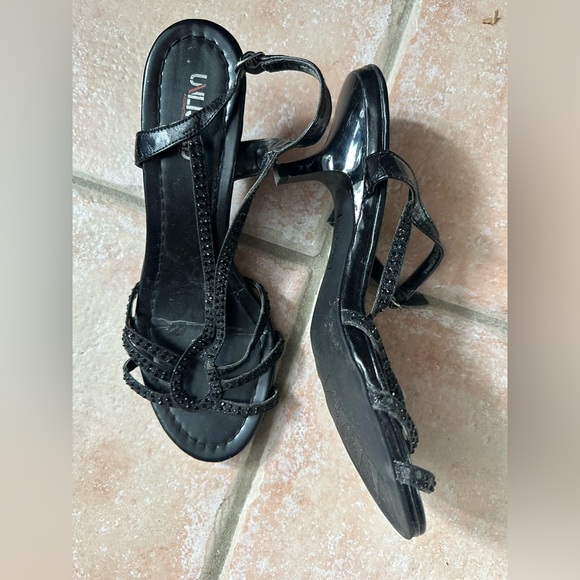 Black heels studded with black rhinestones 1 inch high heel size 9 - Picture 2 of 3